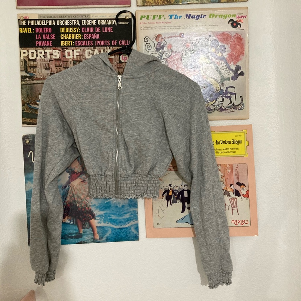 Cropped Urban Outfitters Sweatshirt